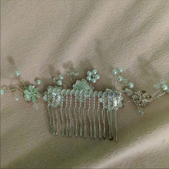 Silver beaded hair piece. - Picture 3 of 3